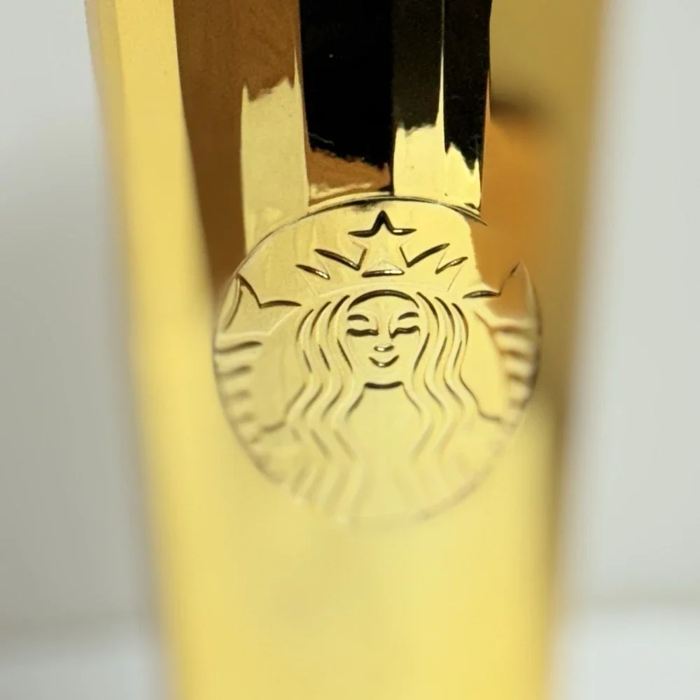 Starbucks add standout
